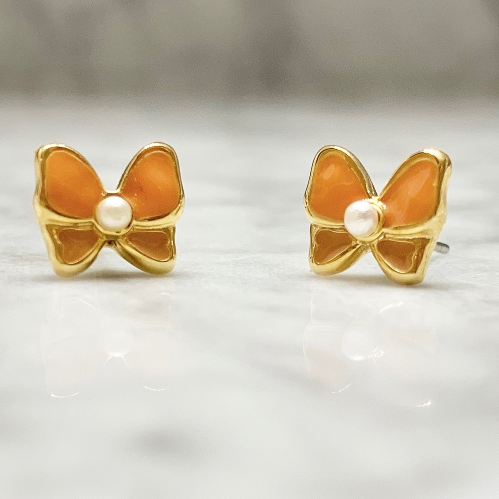 💎3/$30💎 Dainty Pearl and Enamel Bow Earrings NWT